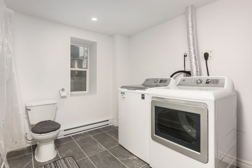 3 Bedroom Loft in Downtown Free parking