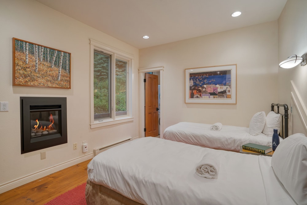 Manitou River House 113 by Avantstay A Location