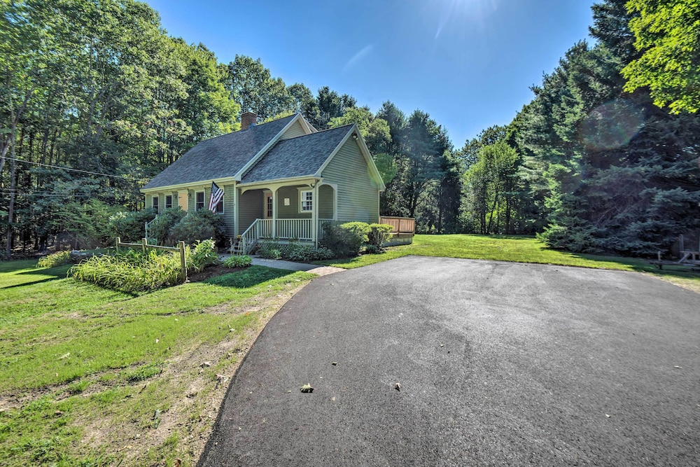 Charming Saco Home w/ Deck, 5 Mi to Beach! view 5