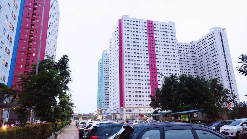 Best Price Green Pramuka Apartment view 3