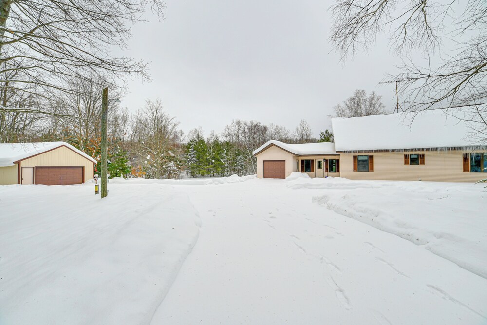 Remote & Peaceful Getaway w/ Games in Eckerman