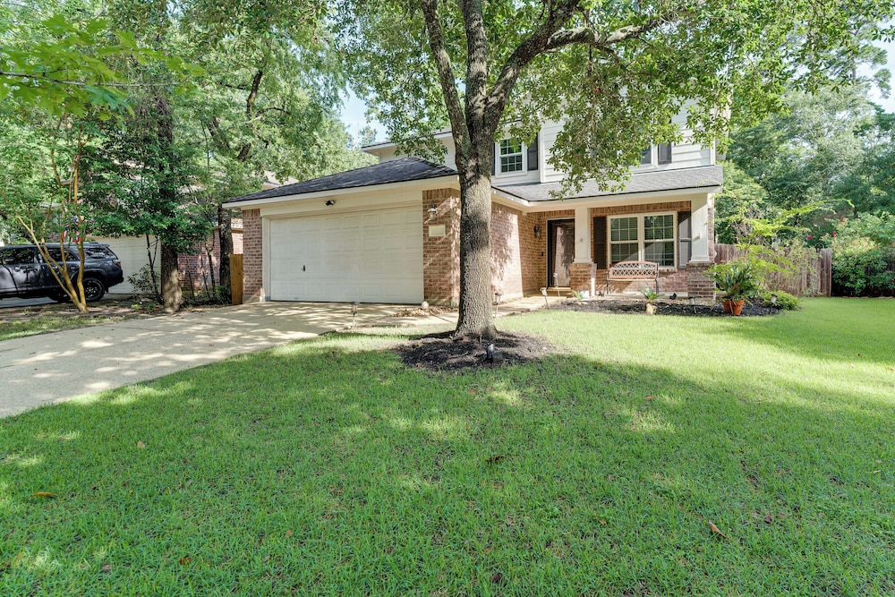 6 Mi to Northshore Park: Family Home w/ Pool!