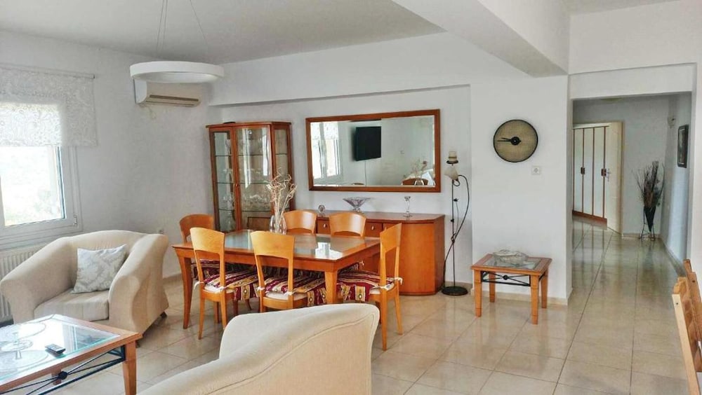 Melina Dream House Retreat at Akoumia