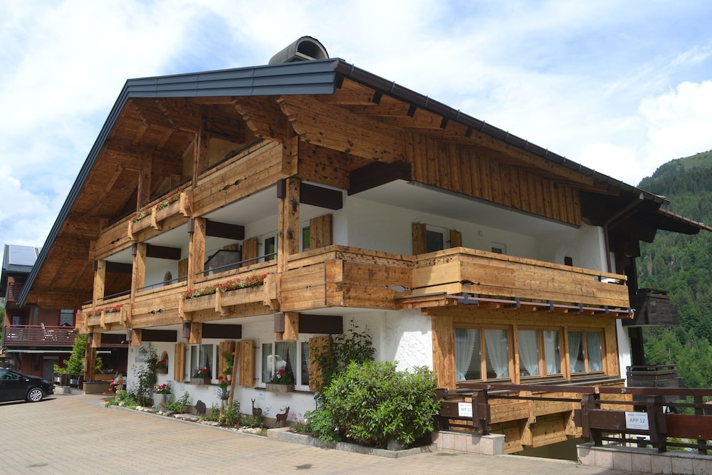 ALP-CHALET Ferienwohnungen Kleinwalsertal