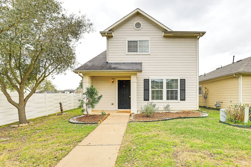 12 Mi to Energy Corridor: Family Home w/ Grill!