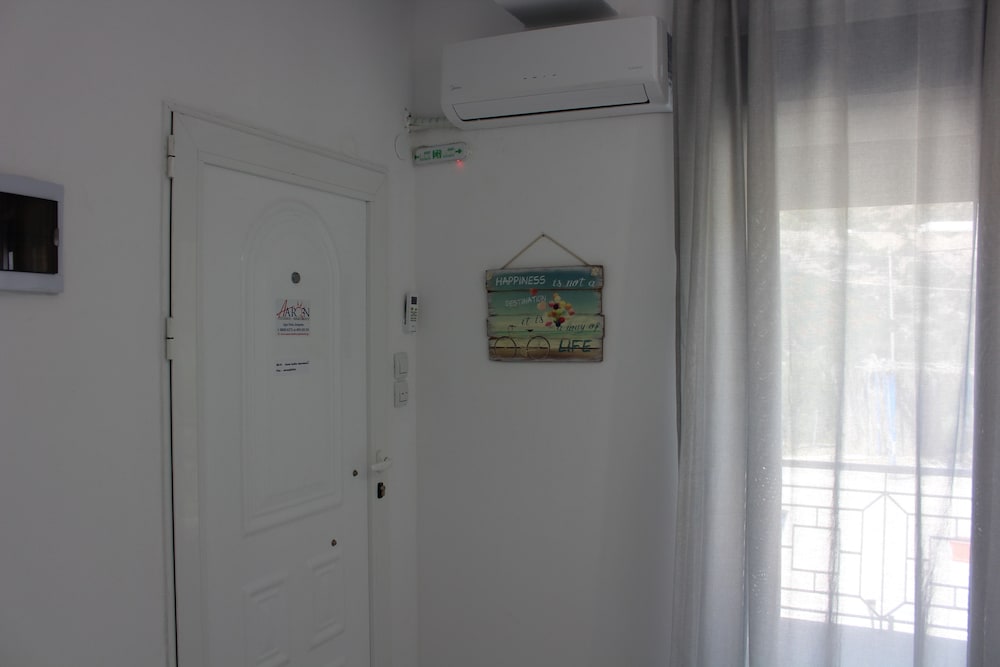 Aaron Studios Apartments