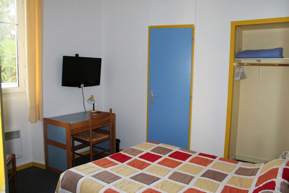 Pau Vacations - Hotel Montilleul - Property Image 5