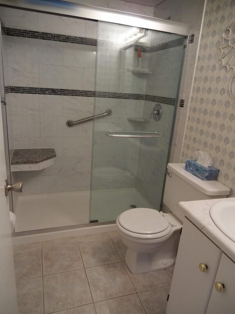 Atlantis 1608 2 Bedroom Condo by RedAwning