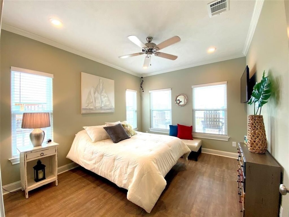 Sea Beauty 3 Bedroom Home by RedAwning view 4