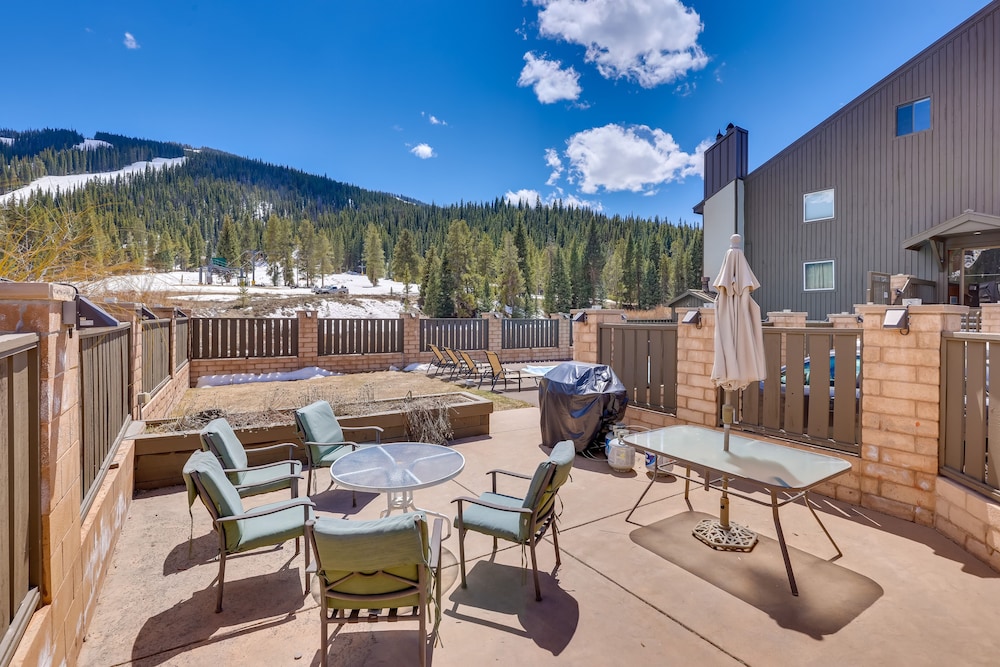Copper Mtn Condo w/ Heated Pool: Ski-in/walk-out! view 5