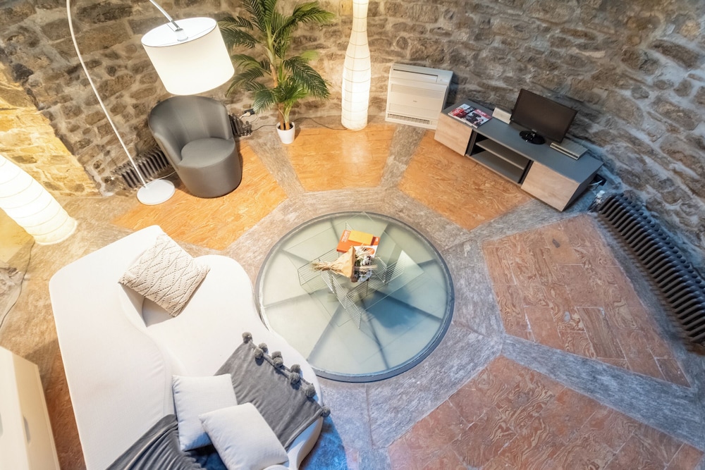 Ice Queen Chamber by Rent all Como