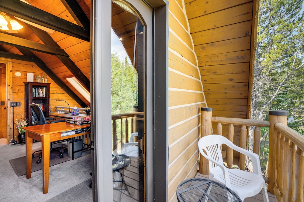 24str-00023 Fairplay Cabin w/ Hot Tub on 4 Acres!