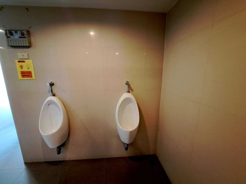 2D - 3 Bedroom Downtown Apartment With Shared Pool