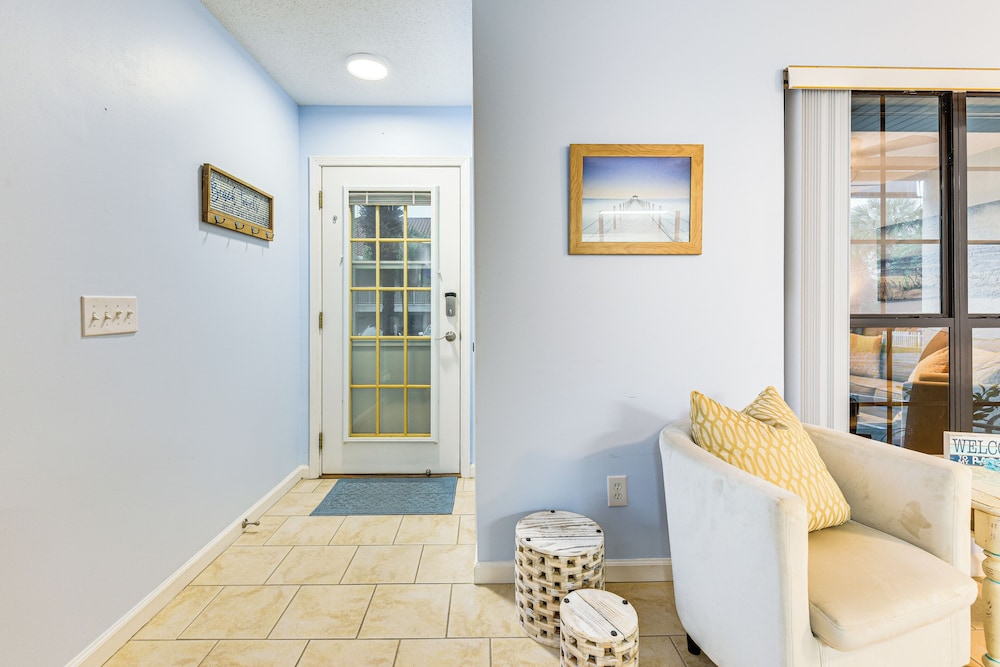 Walk to Pool & Beach: PCB Resort Getaway w/ Porch