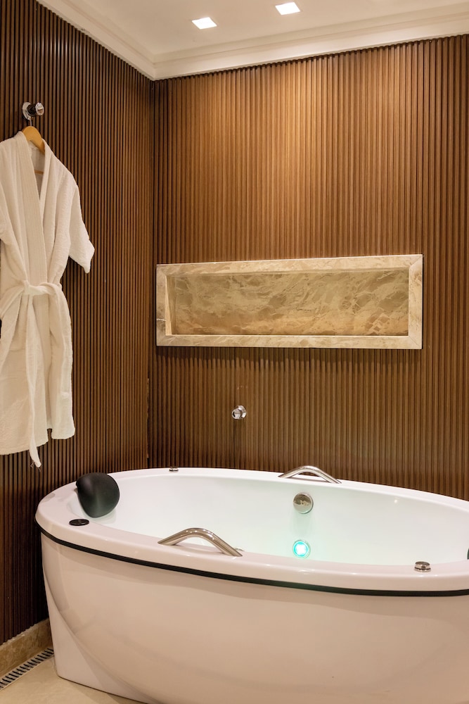 Aira Hotel