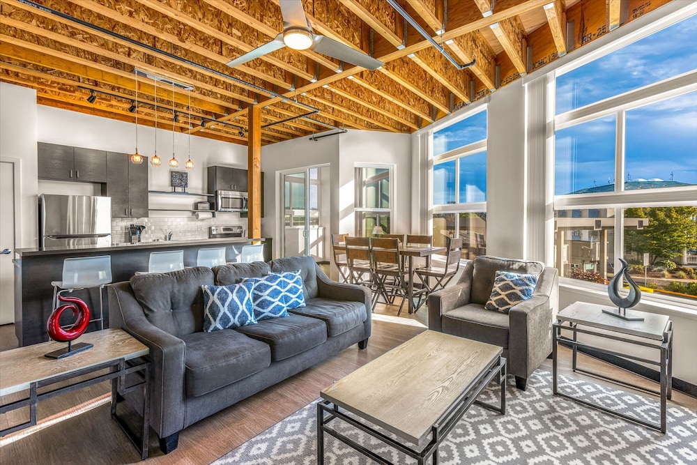 Admiral Condo 201 in Bremerton
