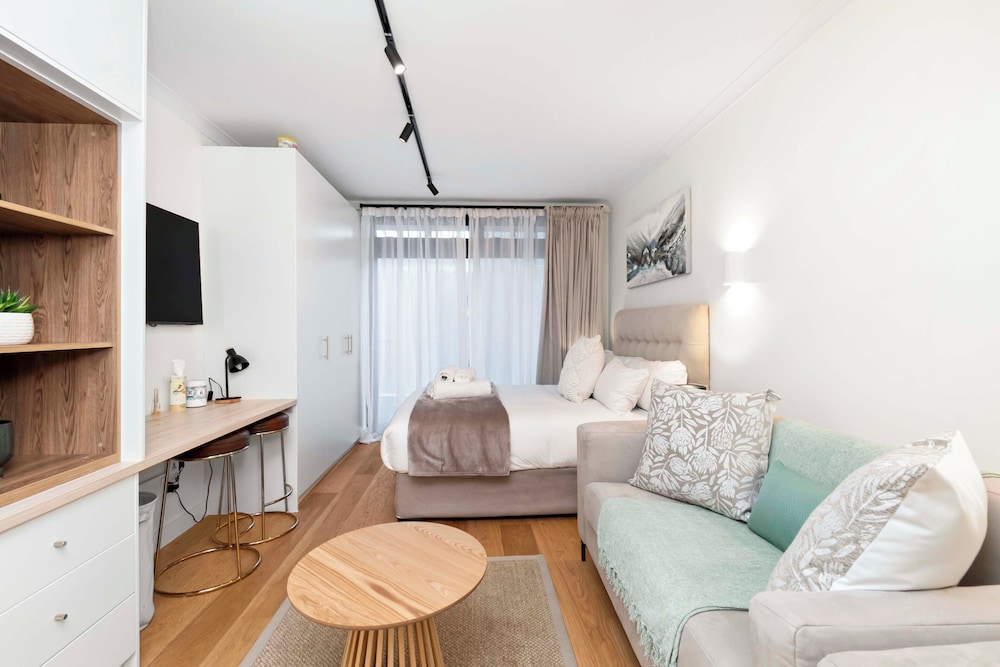 Luxurious Sea Point Studio Apartment