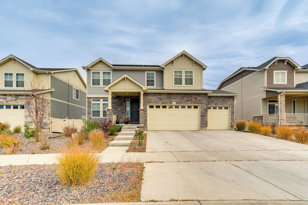 4 Mi to Gaylord Rockies: Modern Aurora Apartment