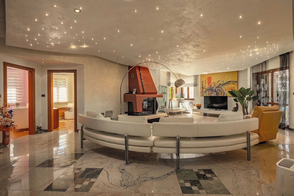 Villa Rosa Magica