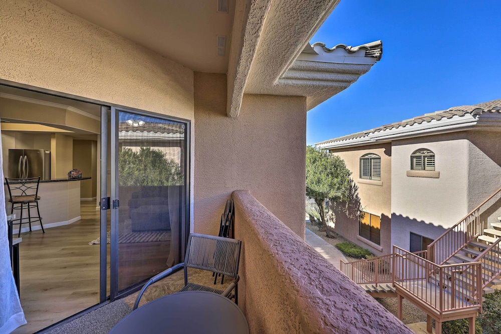 Dog-friendly Condo w/ Pool & Hot Tub in Phoenix view 5