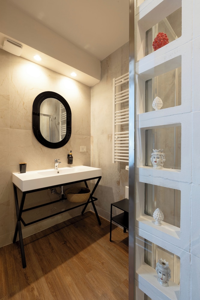 Holiday Lux Boutique Room