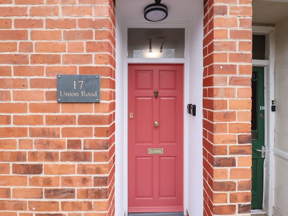 17 Union Road House