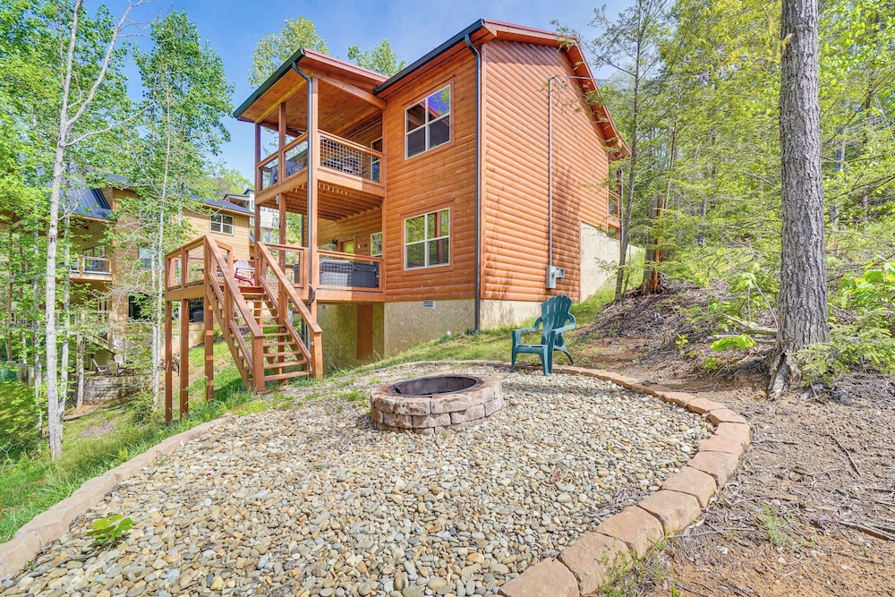 The Sporting Place: 5 Mi to Pigeon Forge Pkwy