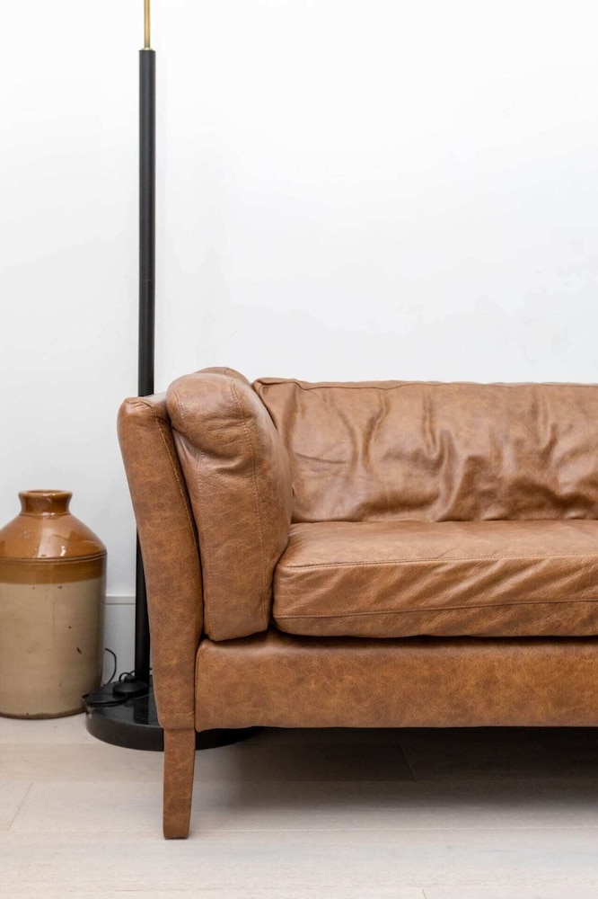 Contemporary 2 Bedroom Apartment on Columbia Road
