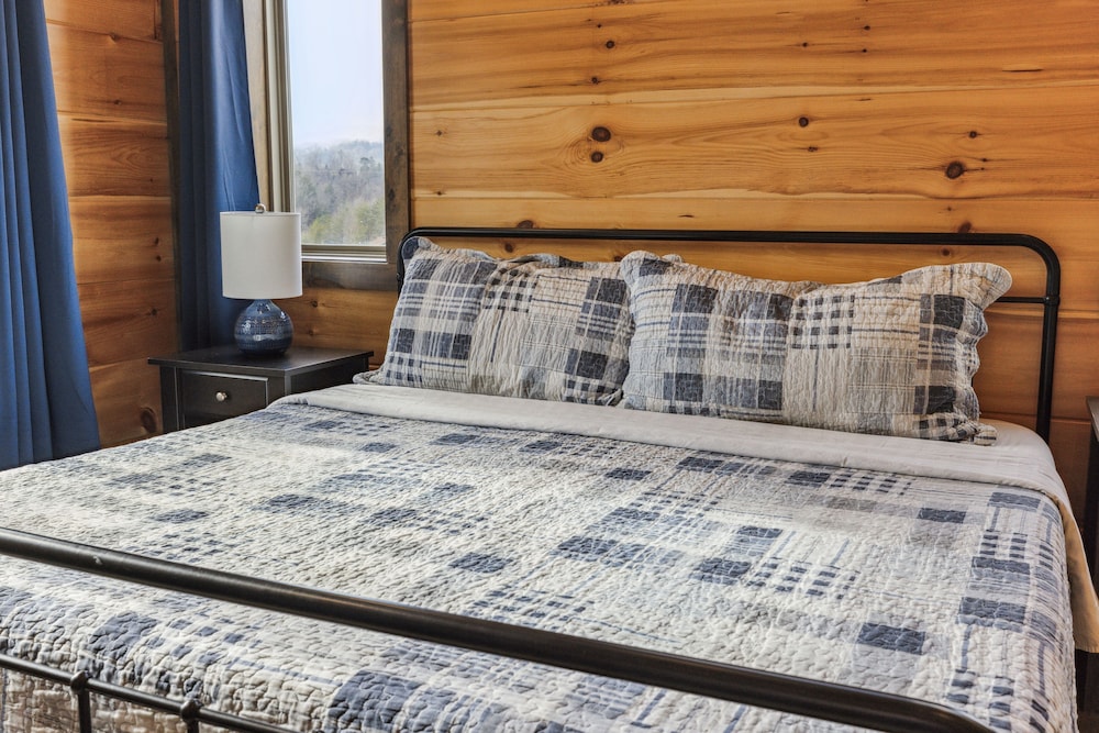 Eden Of The Smokies 5 Bedroom Cabin