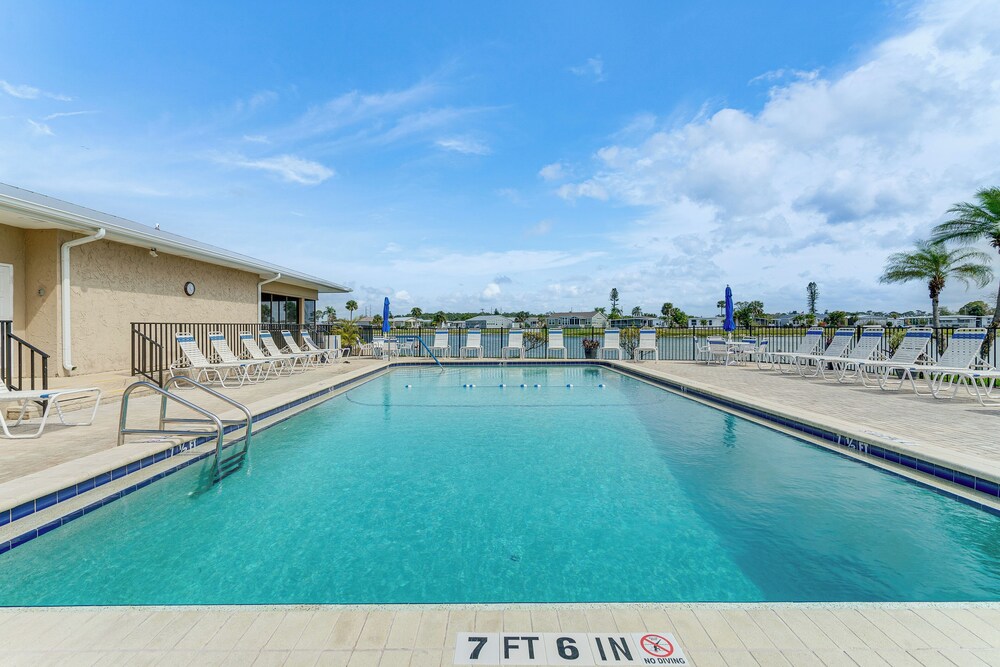 Pool Access! Couples Haven 4 Mi to Dtwn Fort Myers