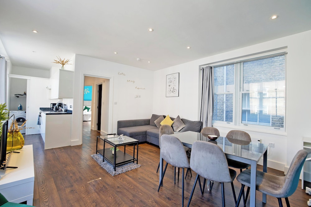 Imperial Middlesex Street Apartments