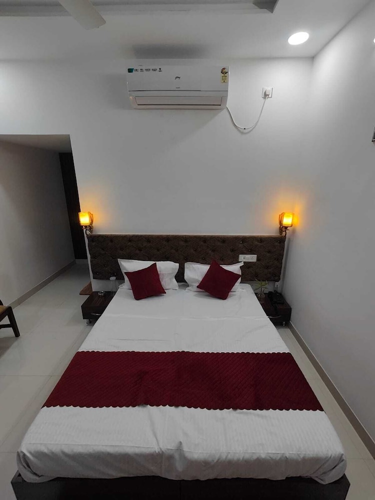 Hotel Rishi Excellency view 4