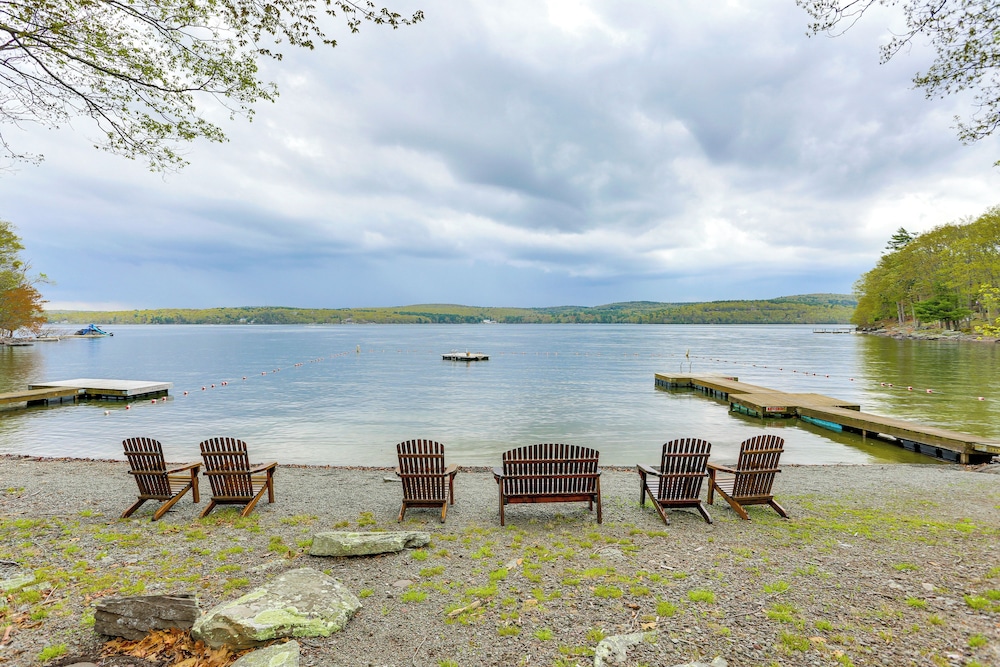 1/2 Mi to Boat Ramp: Lake Wallenpaupack Retreat!