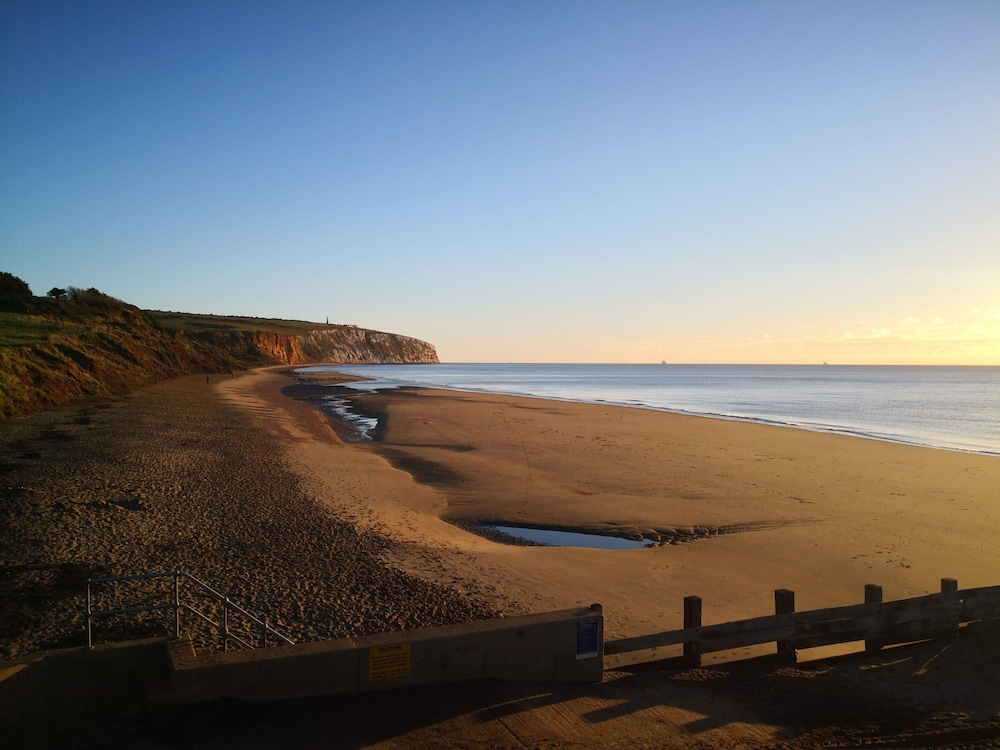Sea Breeze Your Coastal Sanctuary in Sandown