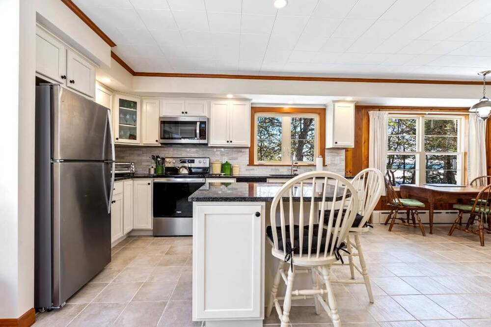 Bayview Beach Cottage For 4!