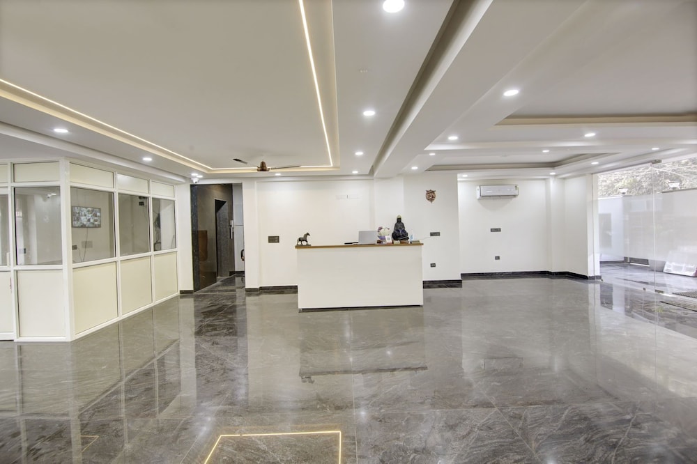 Lobby & Reception