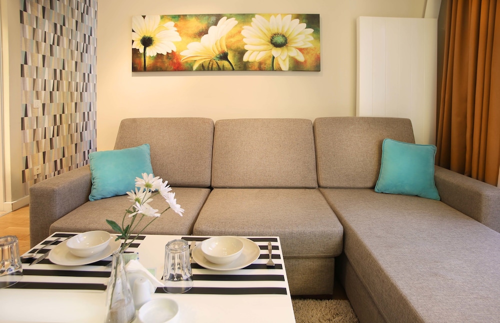 G Suites Airport