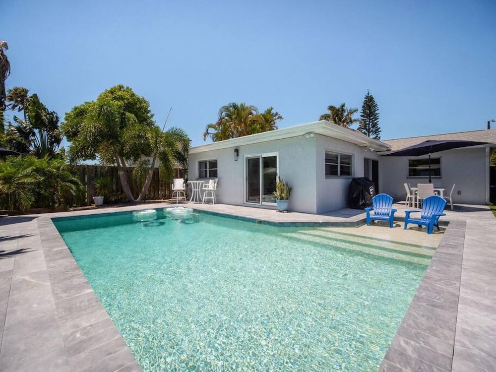 Steps to Beach Heated Pool