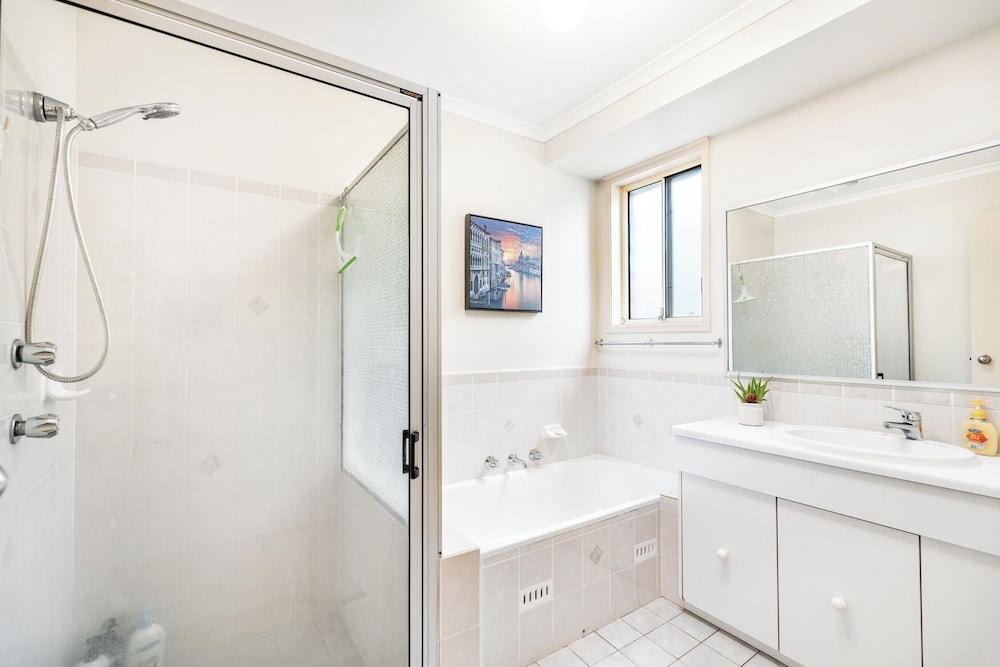 StayAU Cozy 3BR Suburban Ingleburn
