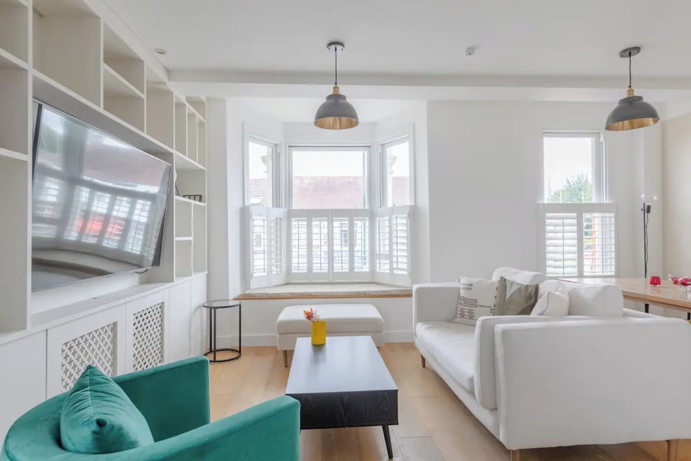 Chic & Contemporary 3BD Flat - Barnes!
