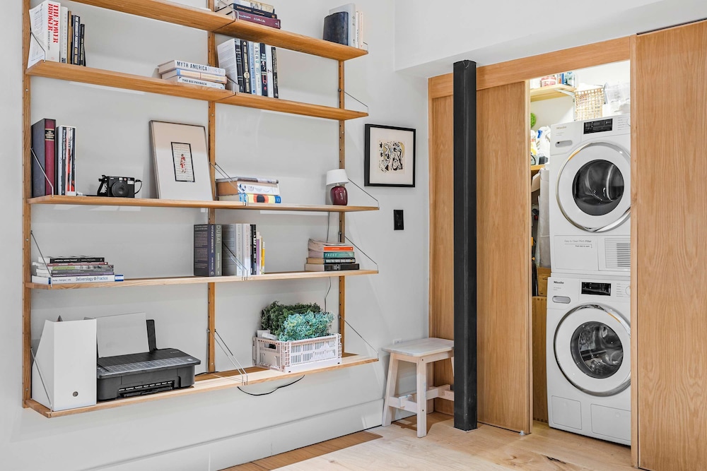 Havemeyer by Rove Travel Duplex Loft w Terrace