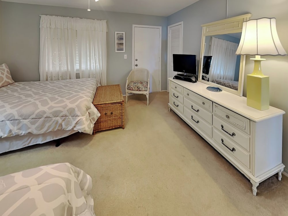 Barry Palm 202 by Distinctive Beach Rentals