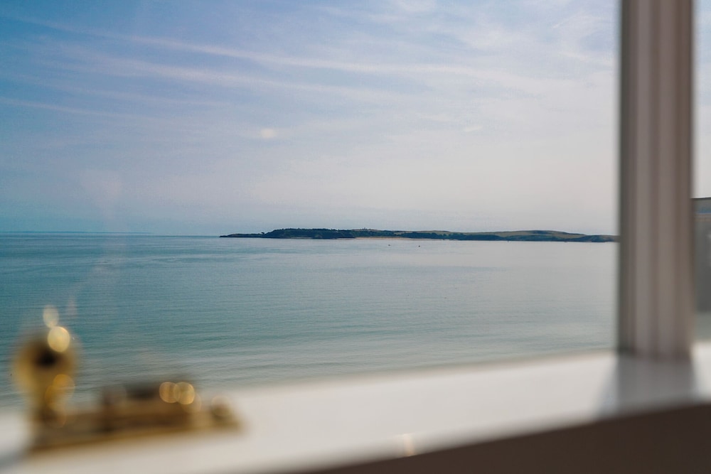 5 Paragon Court - Sea Front Apartment