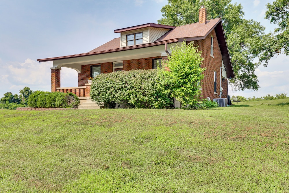 14 Mi to St Louis: Dog-friendly Columbia Home