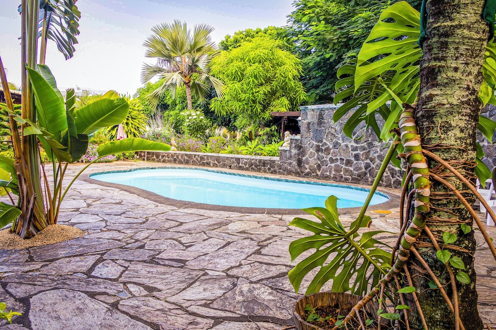 Laurels Villas