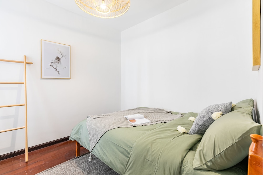 Locals Boutique Apartment Huafa Plaza 27 view 5