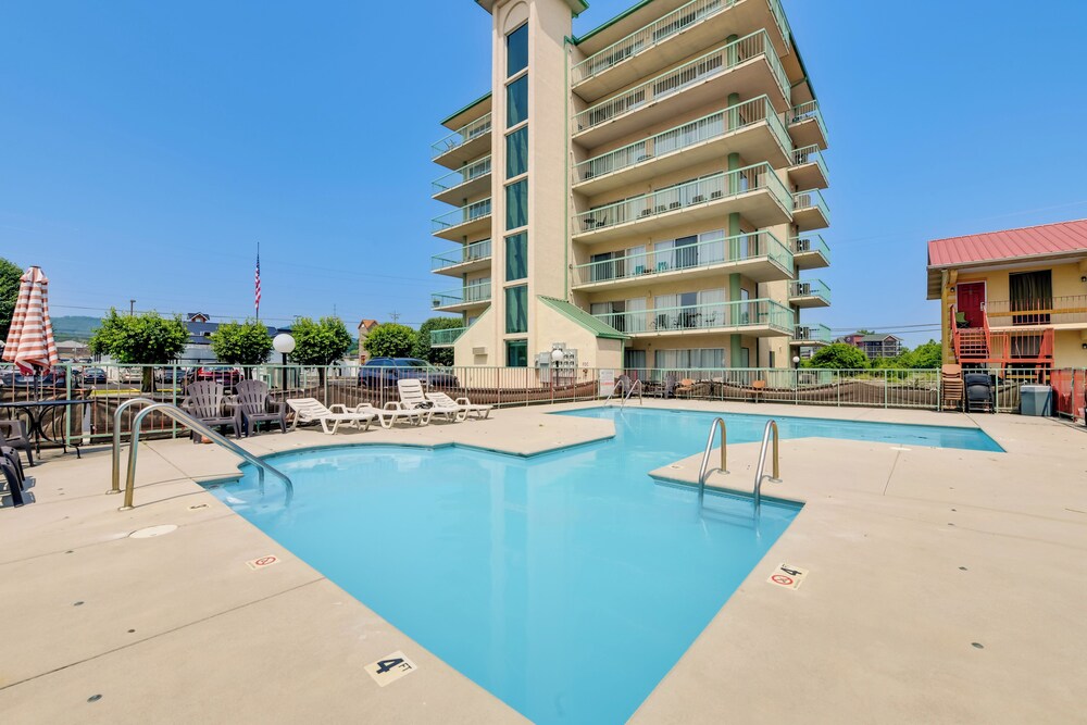 1 Mi to The Island in Pigeon Forge: Condo w/ Pools