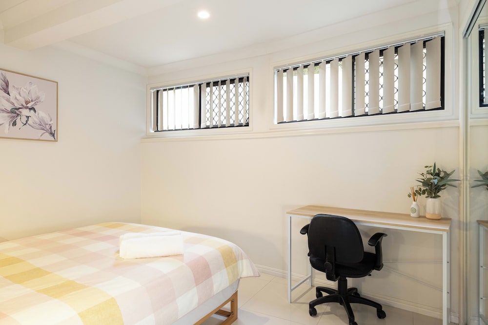 Smart Suites Self Check-in Apartments - 144 Dixon