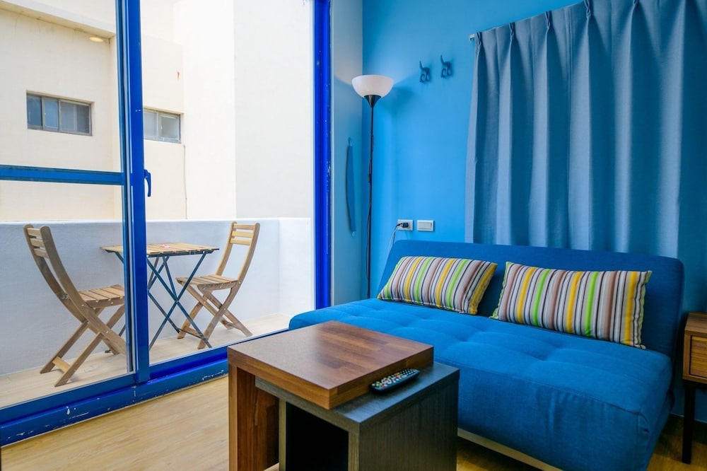 Summer Sea Hostel