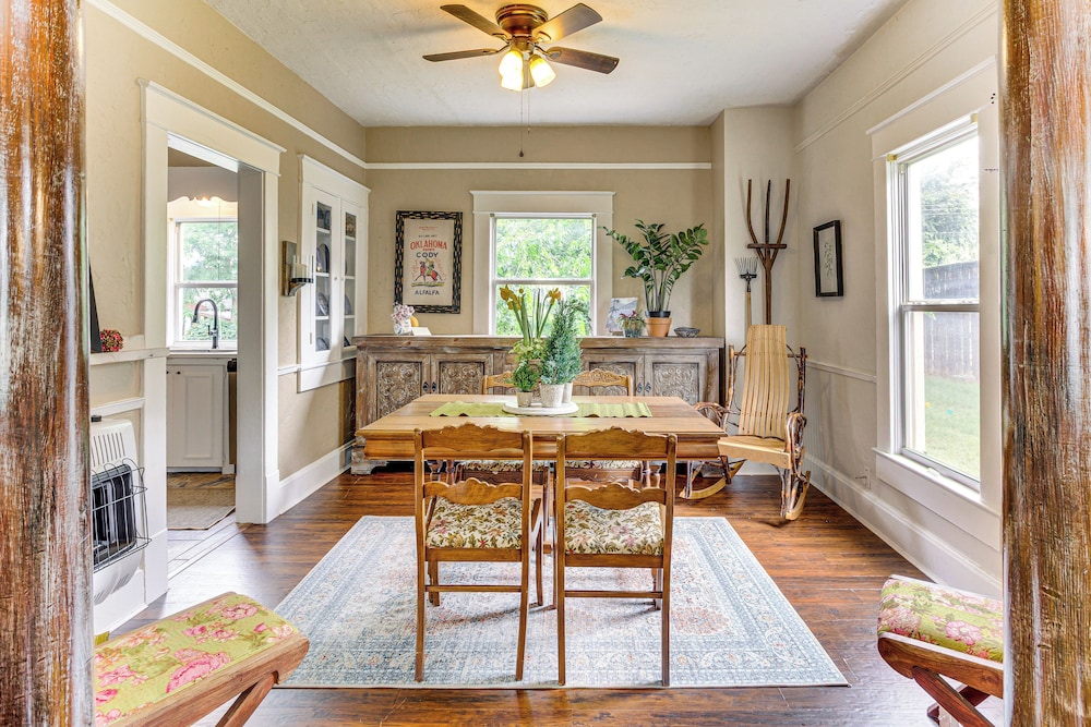 Walk to Downtown: Historic Guthrie Home on Mansur